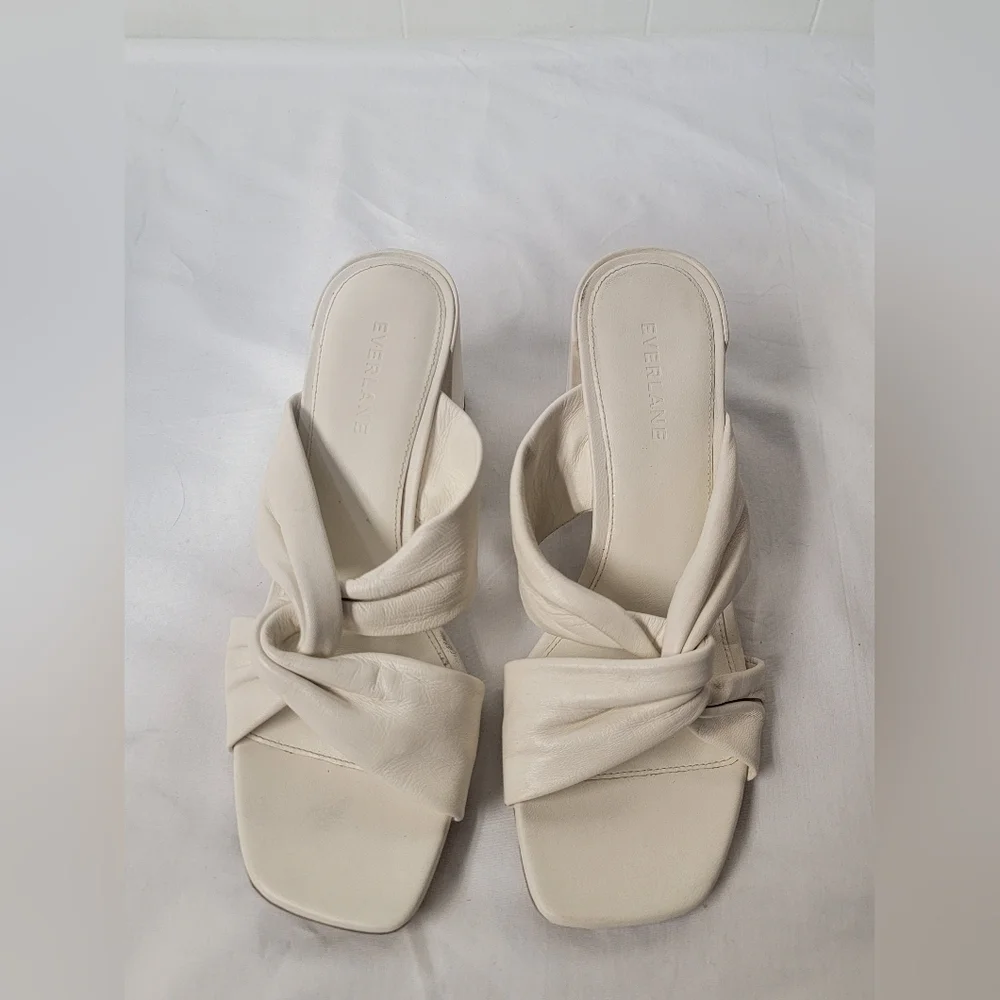 Everlane The Day Twist Heel in Cream Size Leather Flared Block Heel